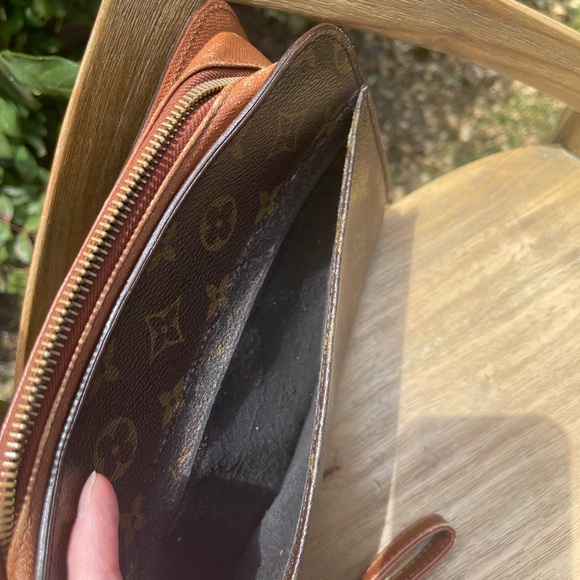 Authentic LOUIS VUITTON  Pochette Orsay Monogram Canvas. - Picture 7 of 8
